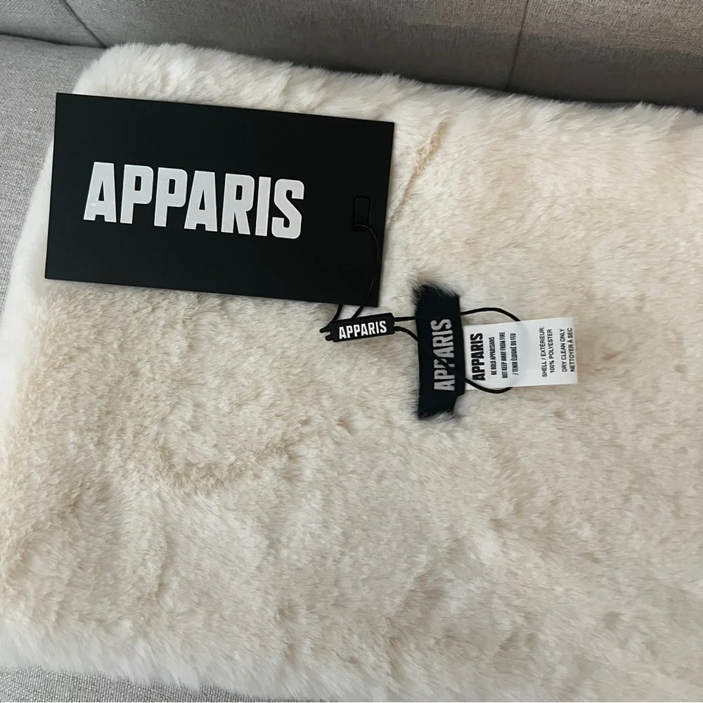 Apparis scarf NWT